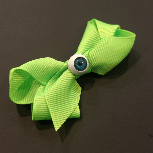 Boucle à cheveux vert oeil bleu